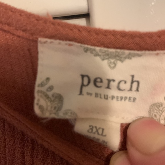 Light and Cool Top, Rust in Color. - Picture 4 of 5